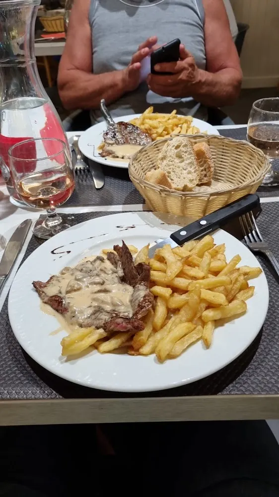 Steak Avec Frite Sause de Champignon